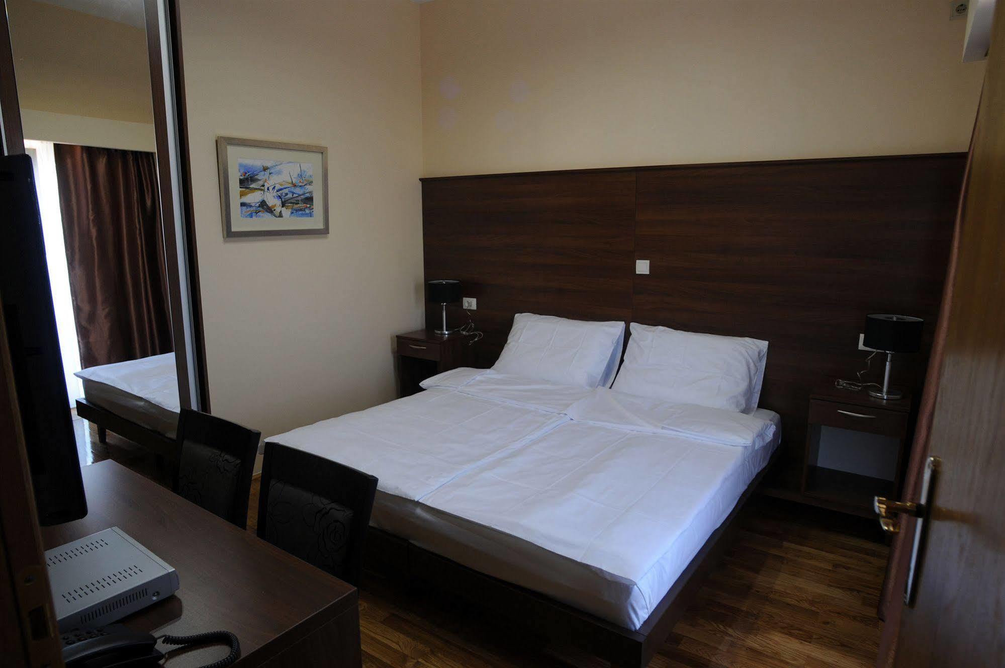 Hotel M Podgorica Extérieur photo